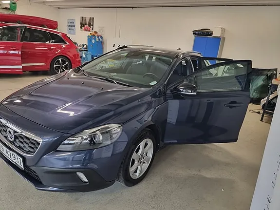 Volvo V40 Cross Country 2015 photo 2