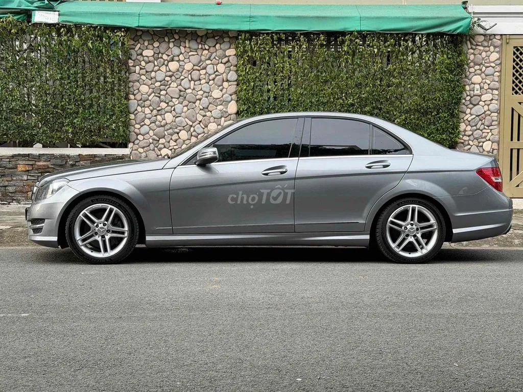 Mercedes-Benz C-Class 2011 photo 2