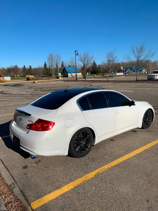Infiniti G37X 2011 photo 4
