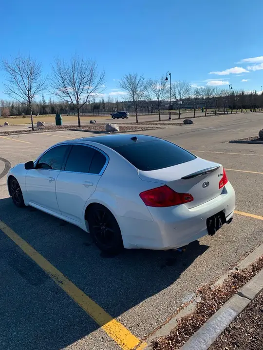 Infiniti G37X 2011 photo 3