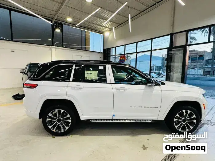 Jeep Grand Cherokee 2024 photo 3