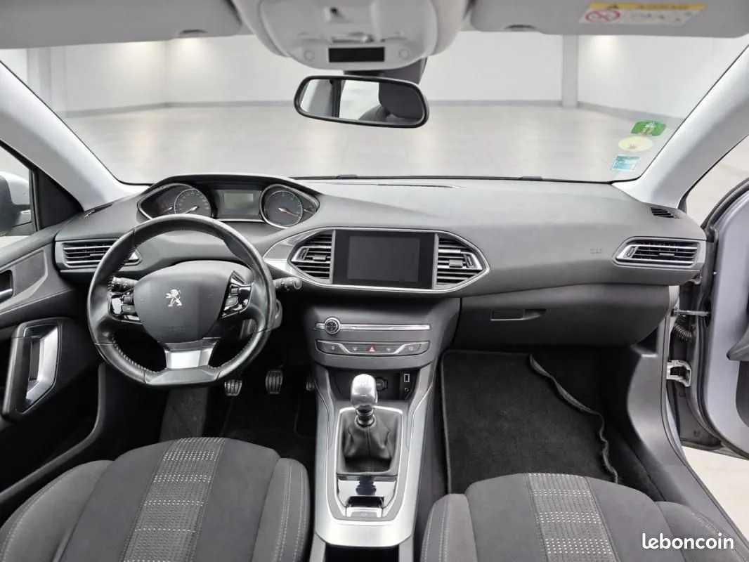 Peugeot 308 2015 photo 3