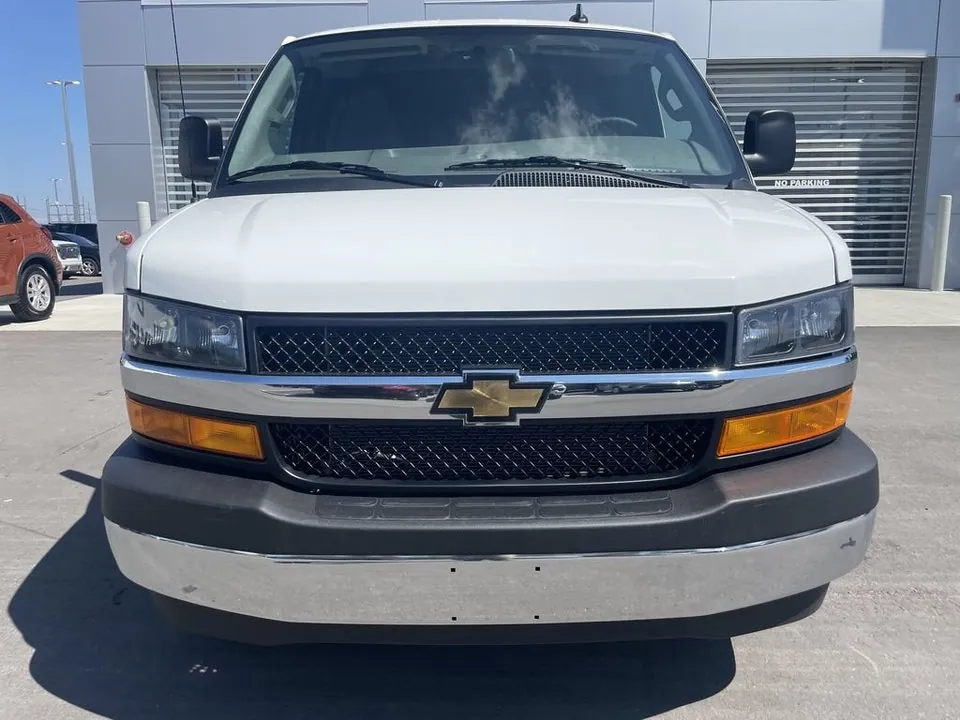 Chevrolet Express 2025 photo 2