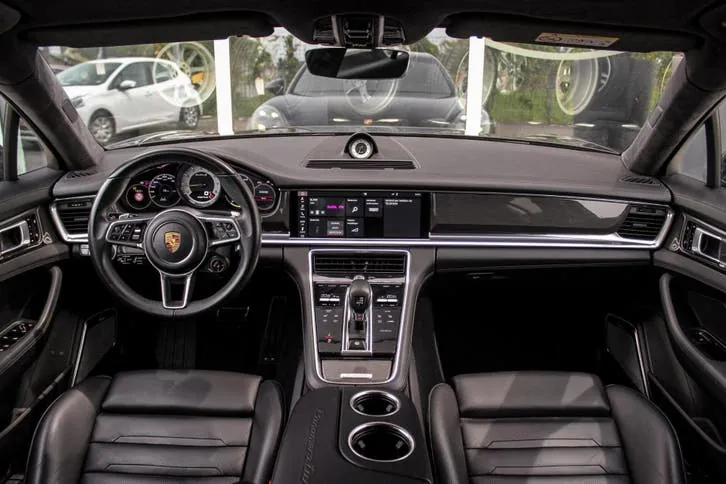 Porsche Panamera Sport Turismo 2018 photo 3