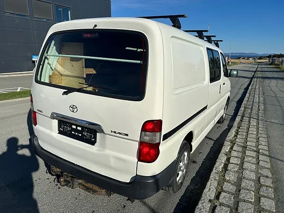 Toyota Hiace 2010 photo 4