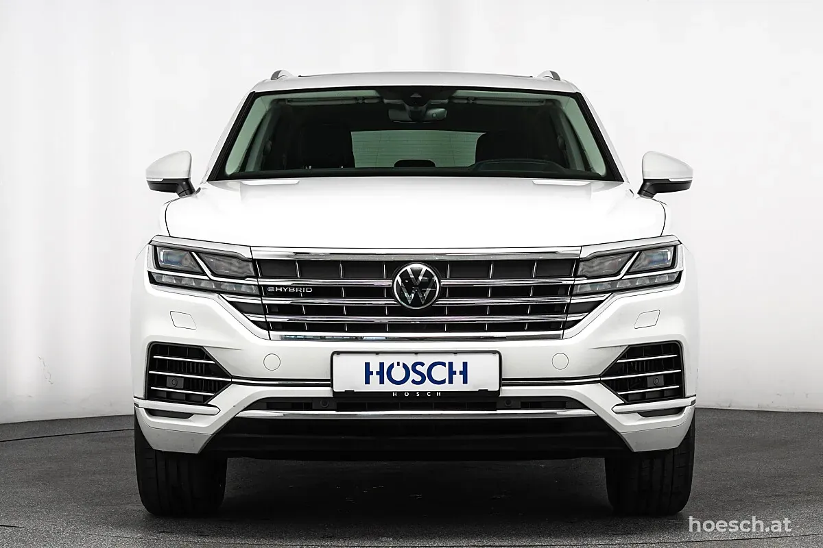 Volkswagen Touareg 2023 photo 2