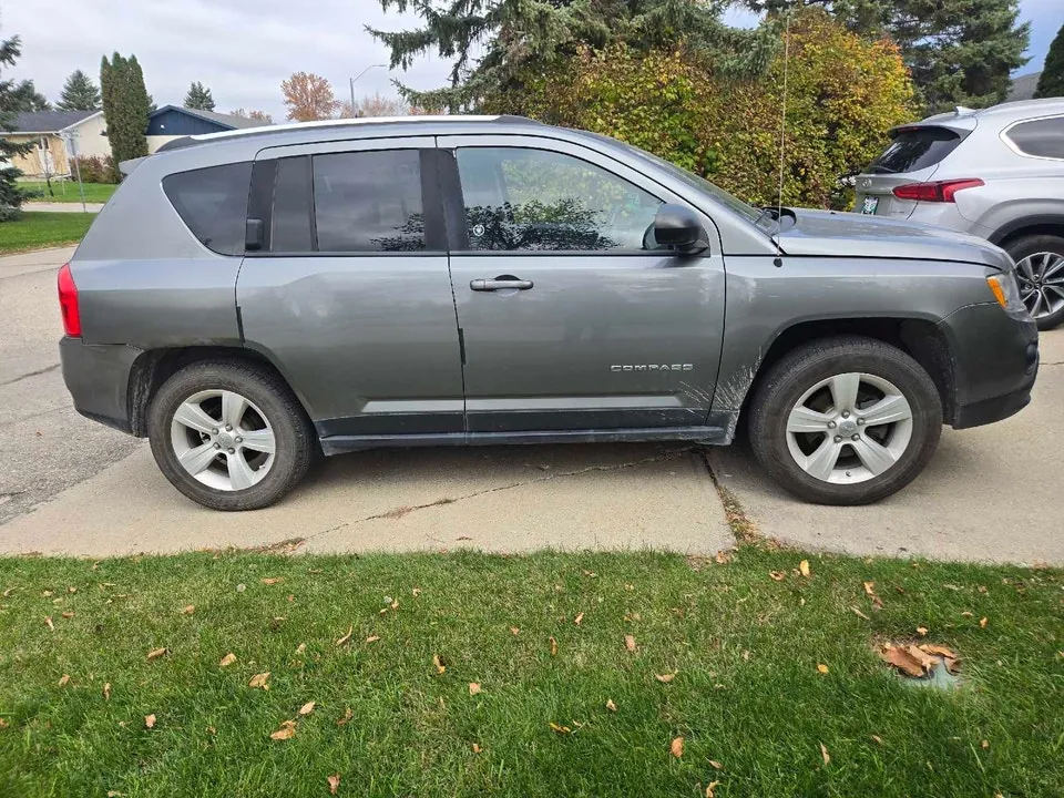 Jeep Compass 2012 photo 2
