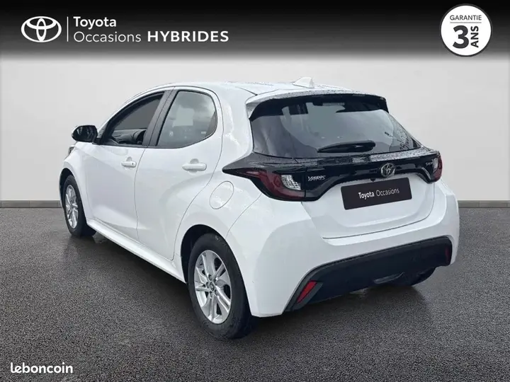 Toyota Yaris 2024 photo 2