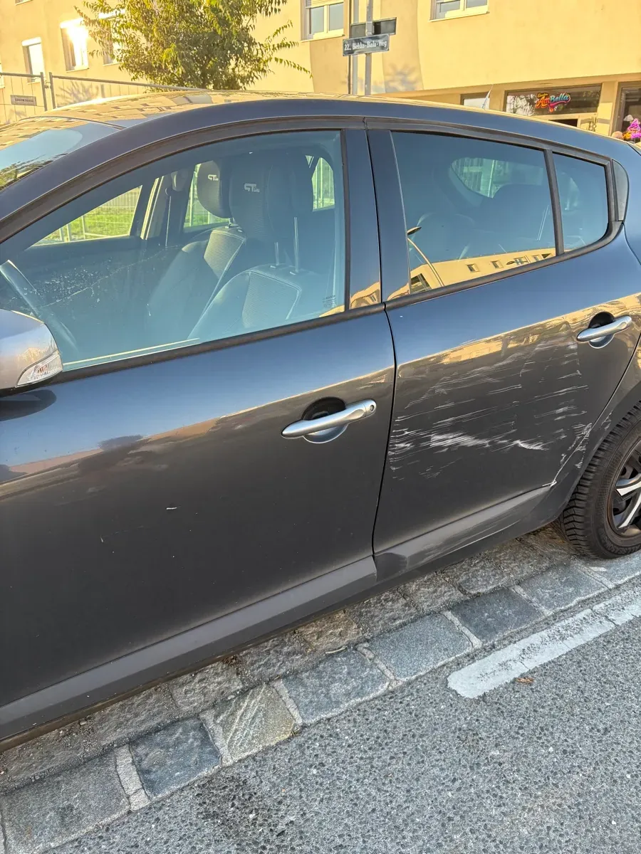 Renault Megane 2011 photo 2