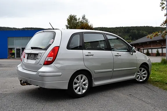 Suzuki Liana 2005 photo 3