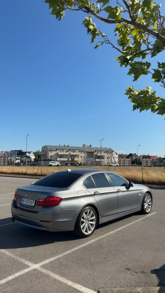 BMW 5 Series 2010 photo 2