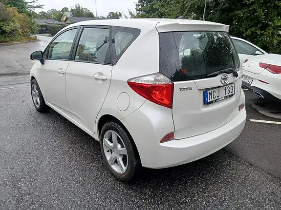 Toyota Verso-S 2011 photo 4