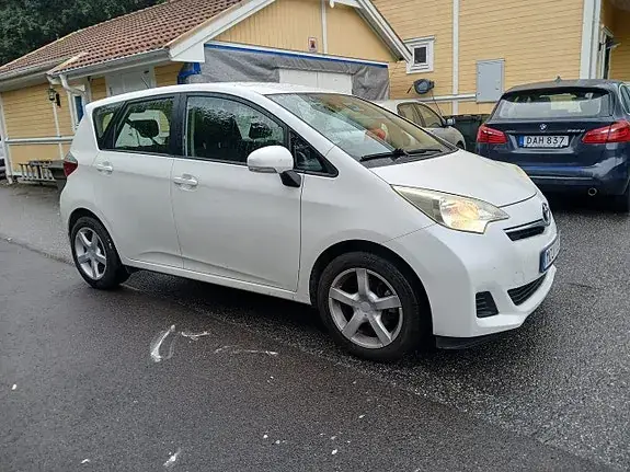 Toyota Verso-S 2011 photo 3