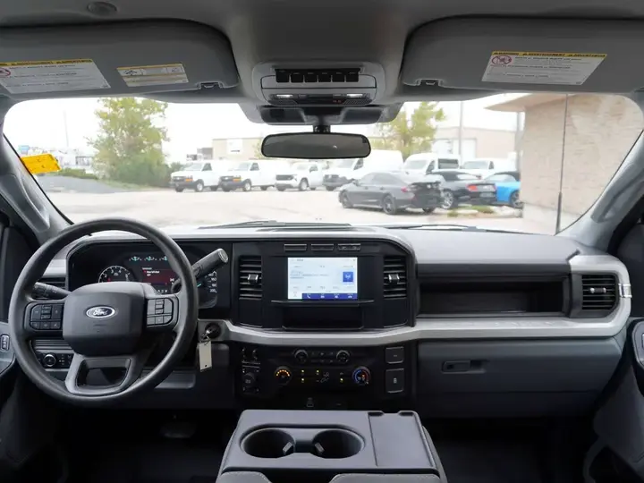 Ford F350 2024 photo 2