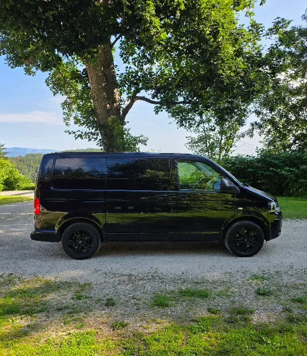 Volkswagen Multivan 2014 photo 2