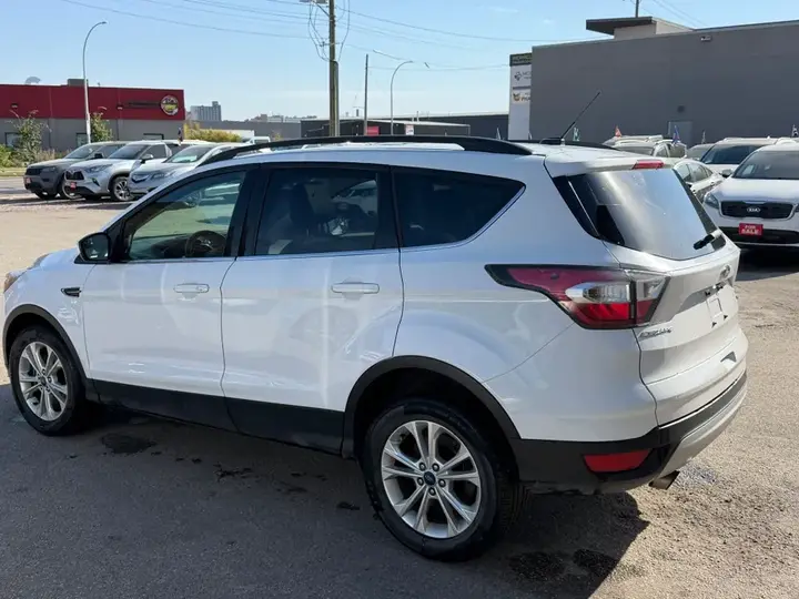 Ford Escape 2017 photo 2
