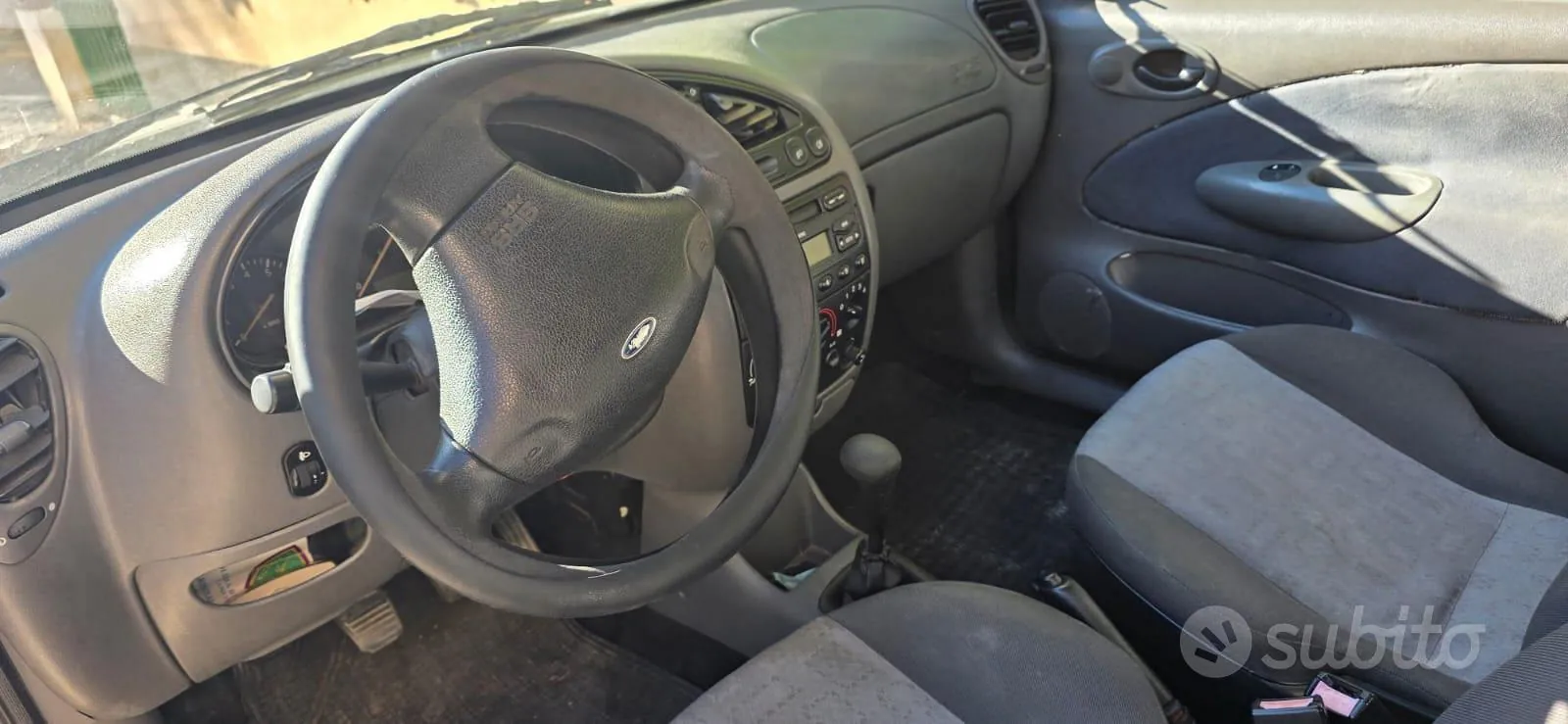 Ford Fiesta 2000 photo 4