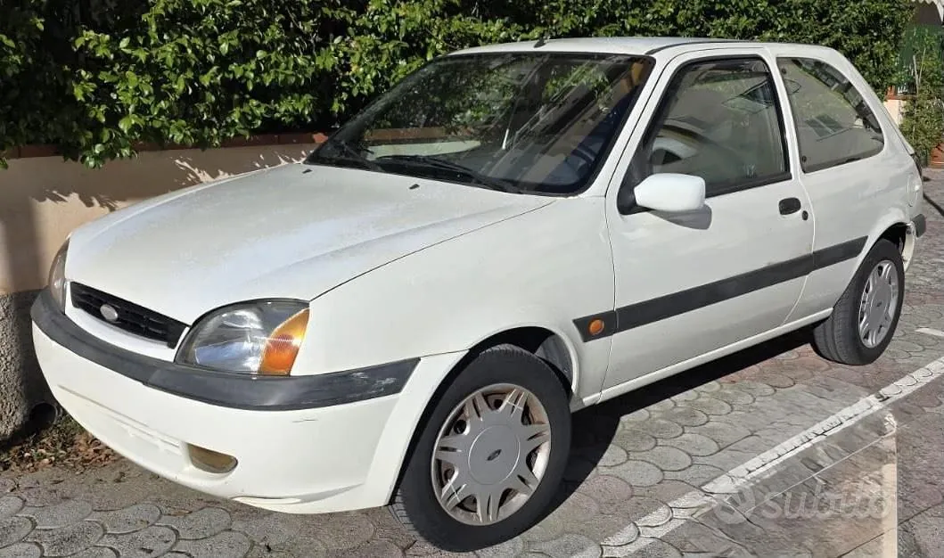Ford Fiesta 2000 photo 2