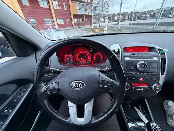Kia Ceed 2010 photo 3