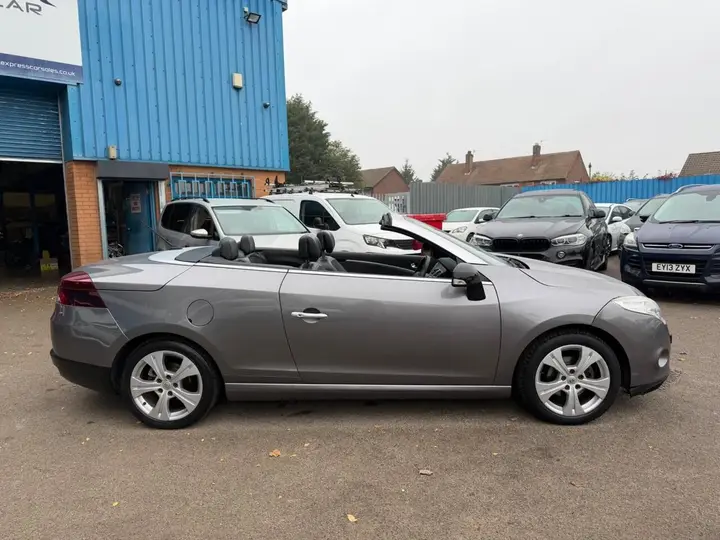 Renault Megane 2011 photo 2