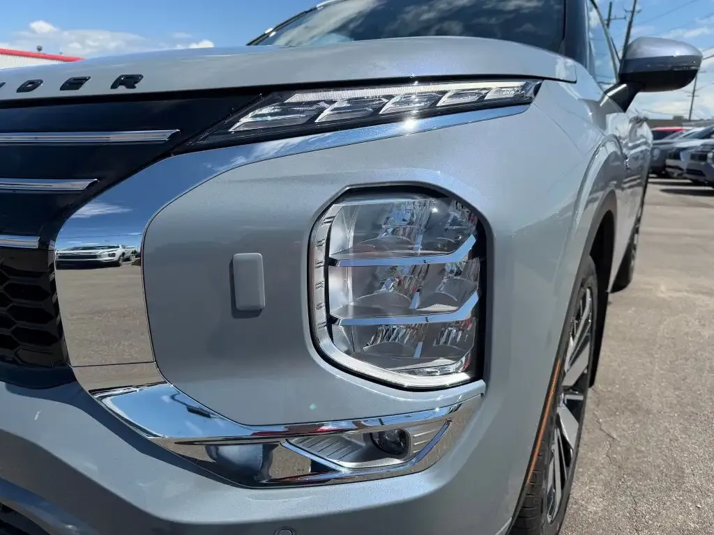 Mitsubishi Outlander 2026 photo 3