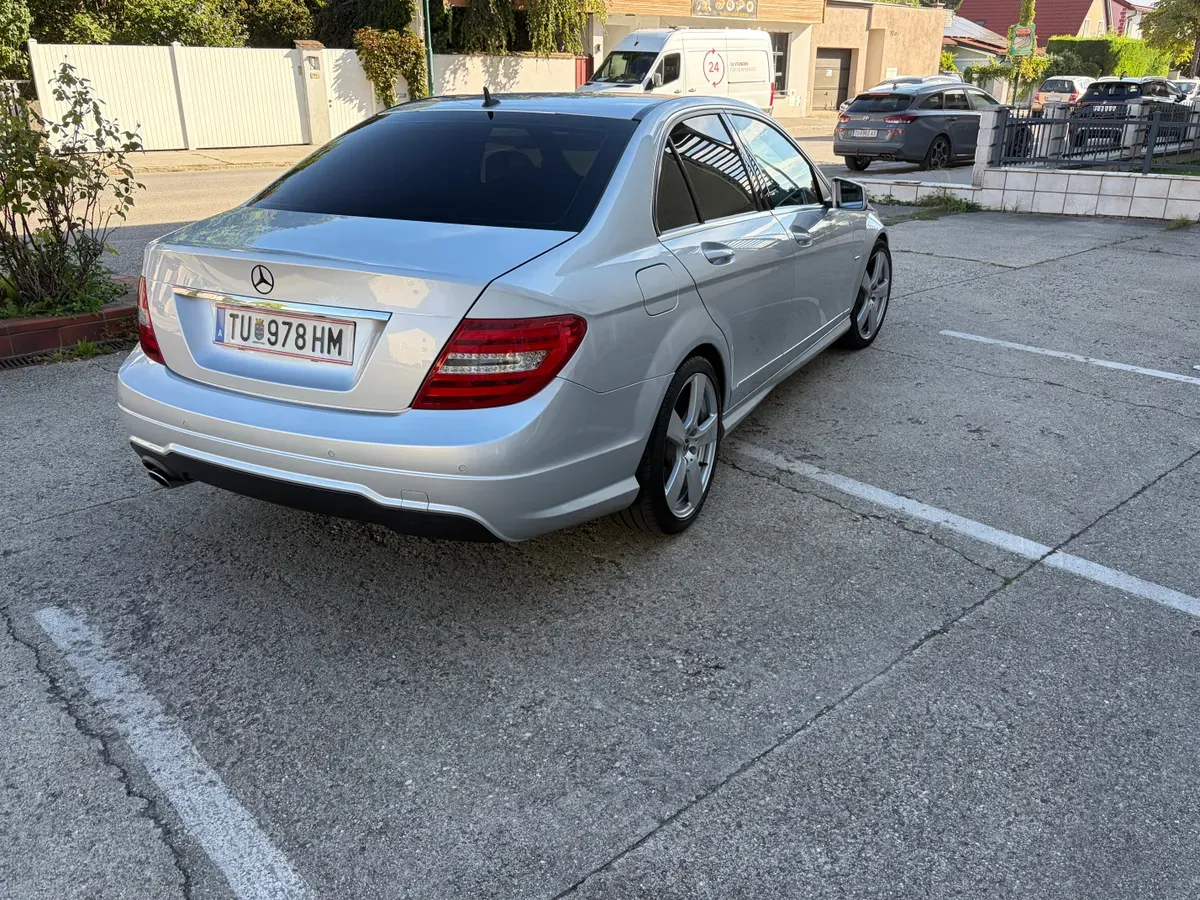 Mercedes-Benz C-Class 2011 photo 3