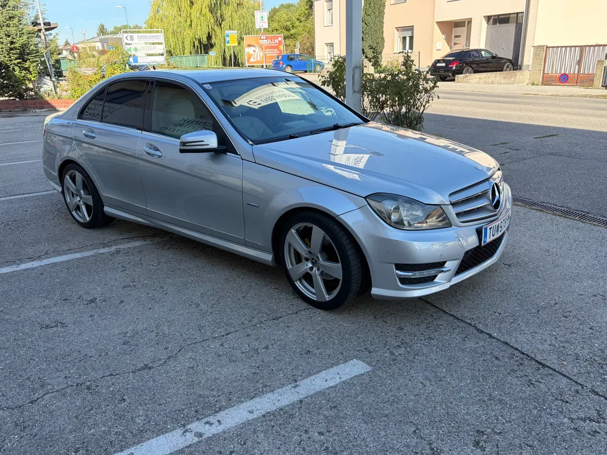 Mercedes-Benz C-Class 2011 photo 2