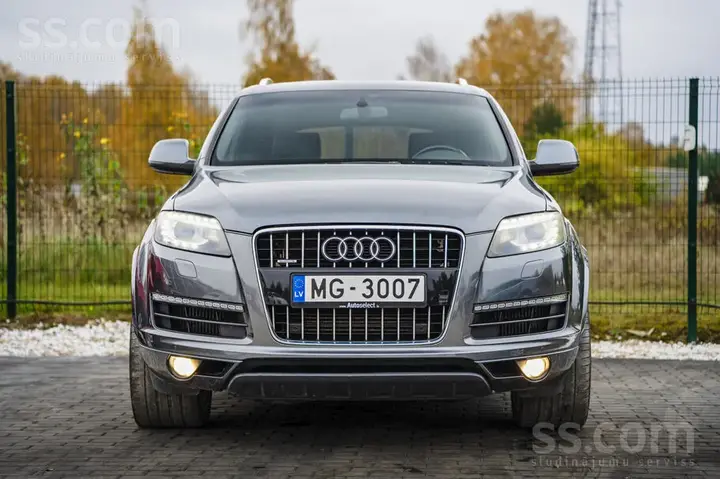 Audi Q7 2010 photo 2
