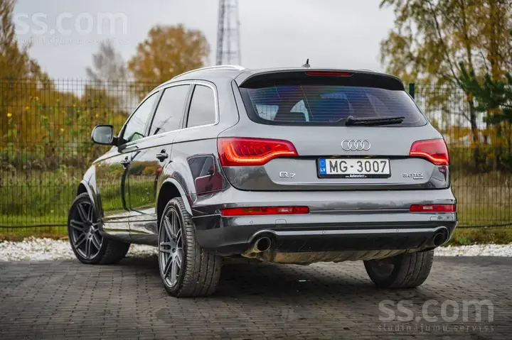 Audi Q7 2010 photo 4