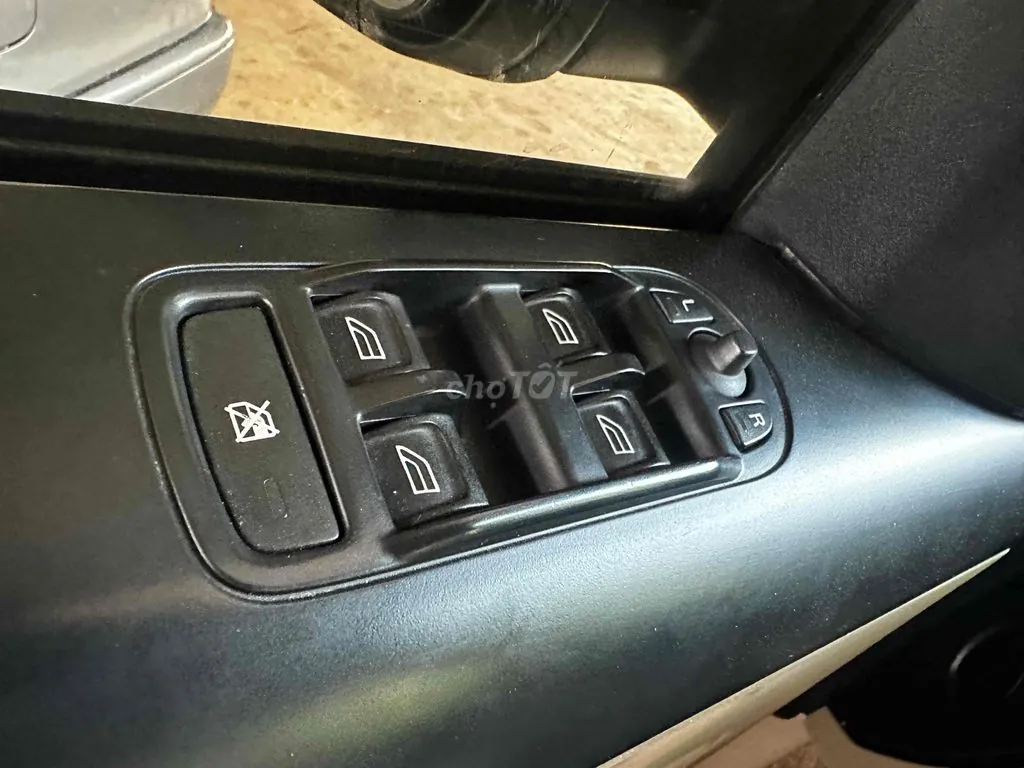 Land Rover Range Rover Sport 2010 photo 3