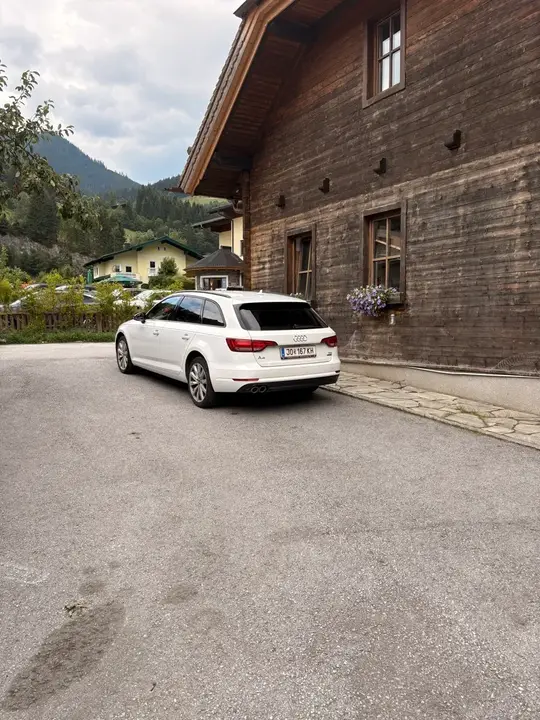 Audi A4 2017 photo 3