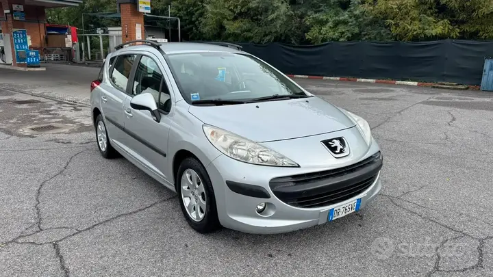 Peugeot 207 2008 photo 2