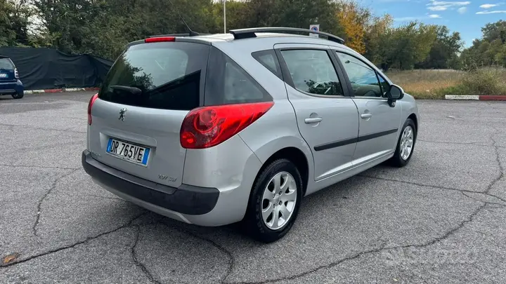 Peugeot 207 2008 photo 3