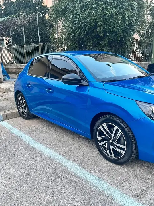 Peugeot 208 2023 photo 3