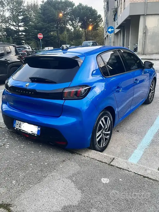 Peugeot 208 2023 photo 2