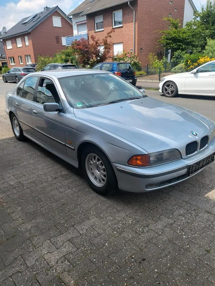 BMW 528I