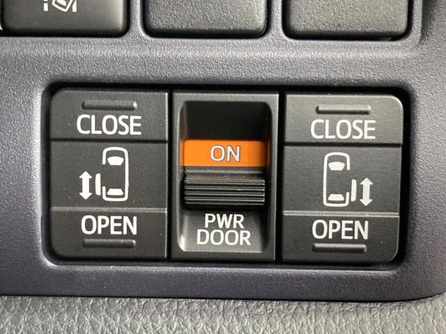 Toyota Voxy 2016 photo 3