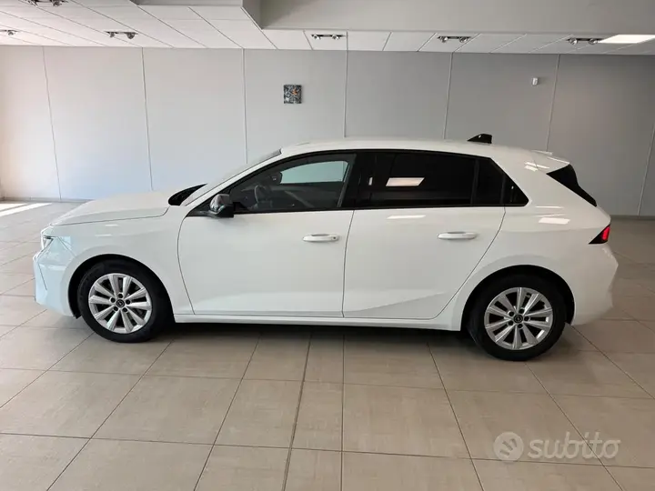 Opel Astra 2022 photo 2