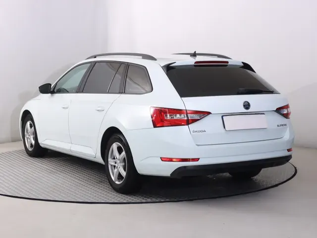 Skoda Superb 2017 photo 3