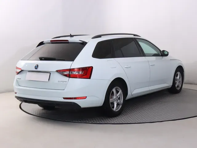 Skoda Superb 2017 photo 4