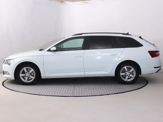 Skoda Superb 2017 photo 2