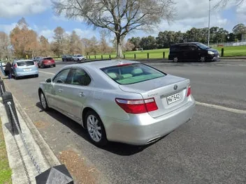 Lexus Ls 600 2007 photo 2