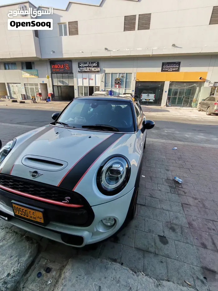 Mini Cooper S 2019 photo 2