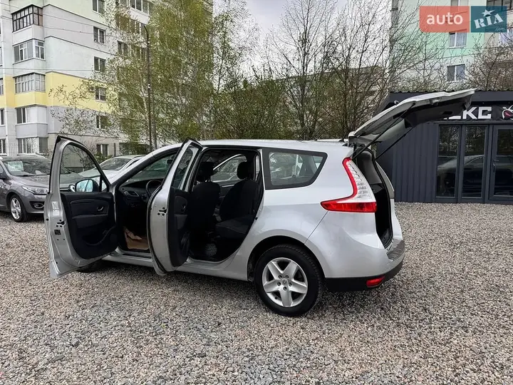 Renault Grand Scenic 2015 photo 4
