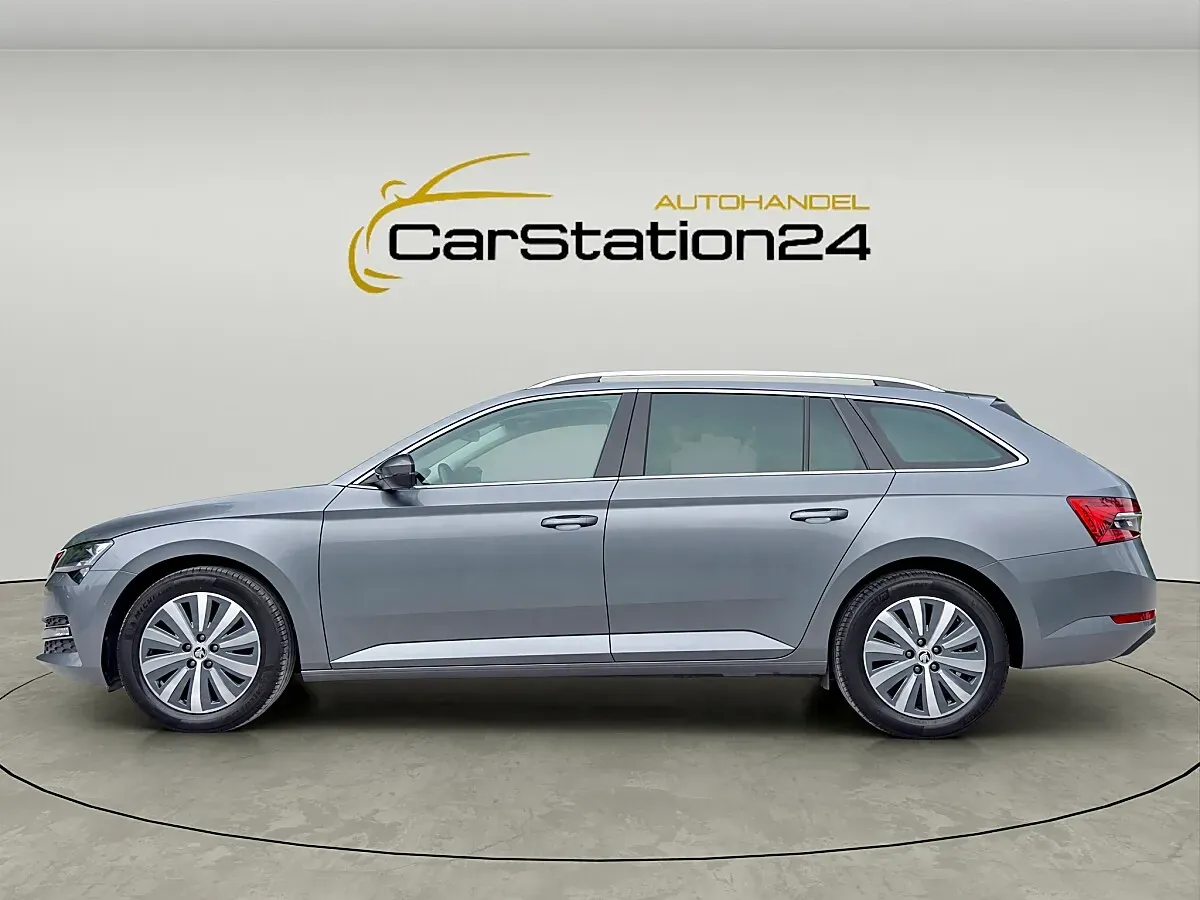 Skoda Superb 2023 photo 2