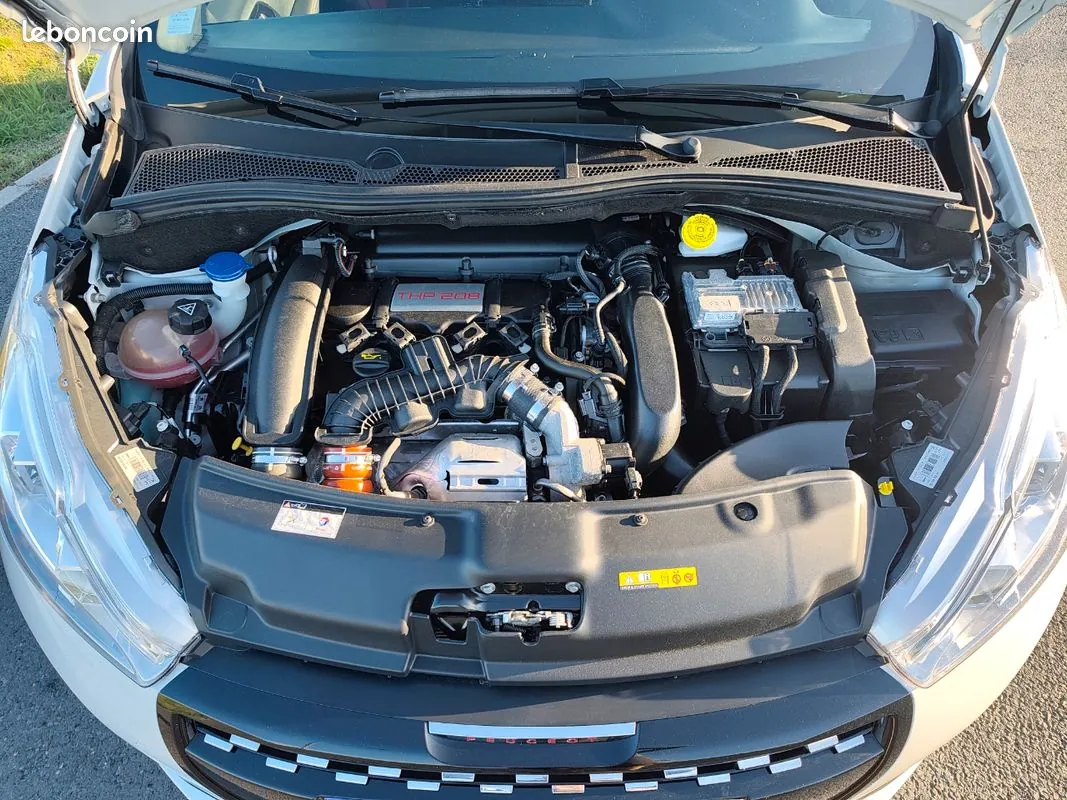 Peugeot 208 2017 photo 3