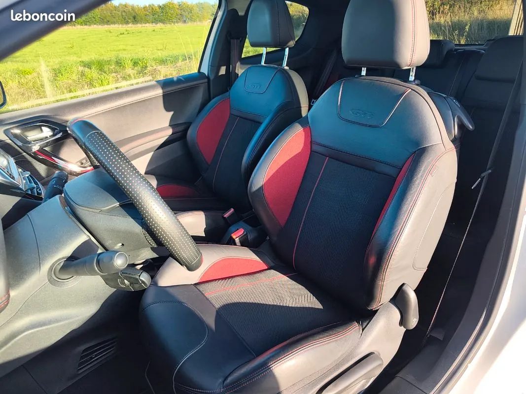 Peugeot 208 2017 photo 2