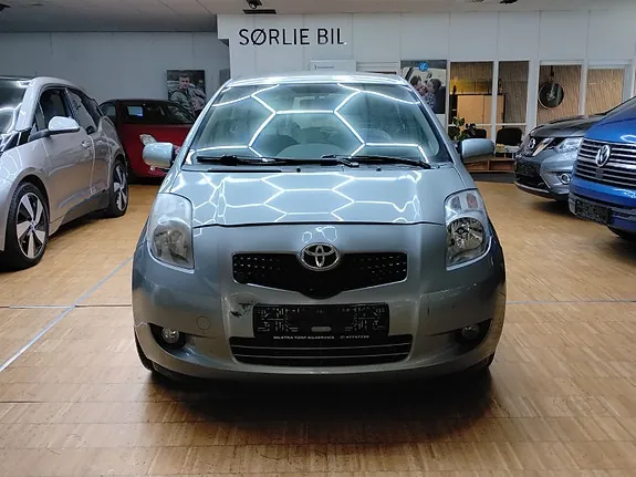 Toyota Yaris 2006 photo 2
