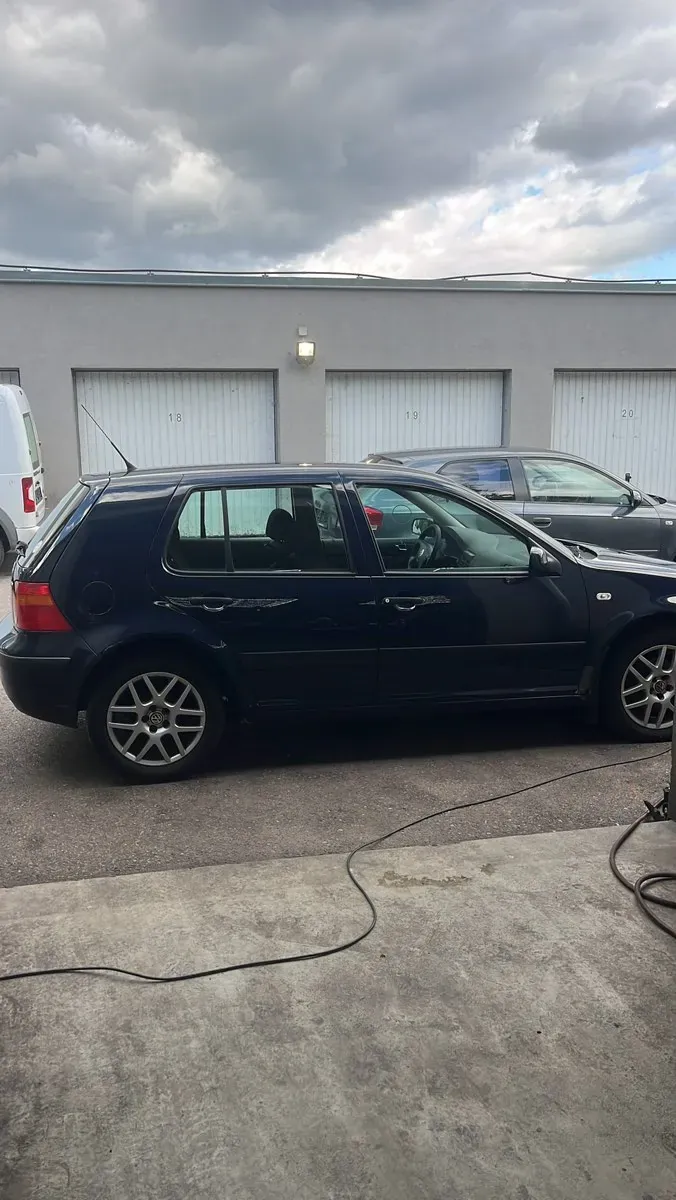 Volkswagen Golf 2002 photo 3