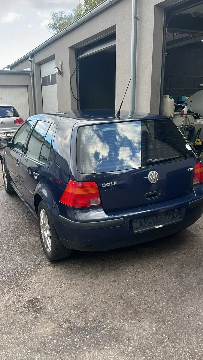 Volkswagen Golf 2002 photo 2